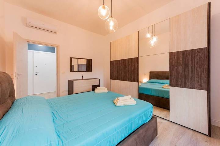 Ganze Wohnung, GuestHost - Modernes 85 qm Apartment im ersten Stock mit Aufzug (Zugang über Treppen) perfekt für 4 Personen. Im Herzen von Pescara, nur 10 Meter vom Corso Vittorio Emanuele und 7 Gehminuten von in Pescara, Pescara Provinz