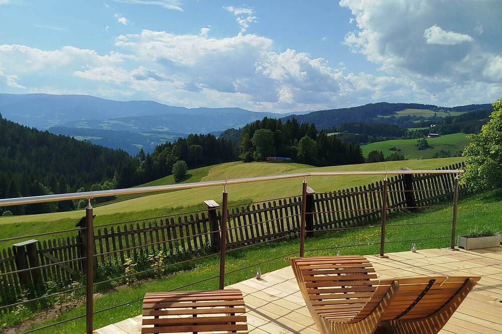 Ferienhaus mit Panorama-Sauna, Gratis E-Bike Verleih & Platz für 6 Personen! in Frantschach-Sankt Gertraud, Lavanttaler Alpen