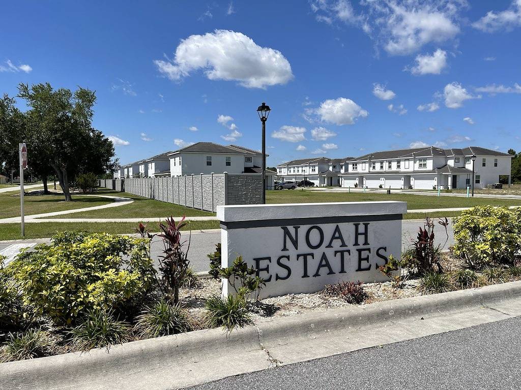 Stylish Kissimmee Getaway Game Room – 99 Dollar Deal! in Lake Marion (FL)