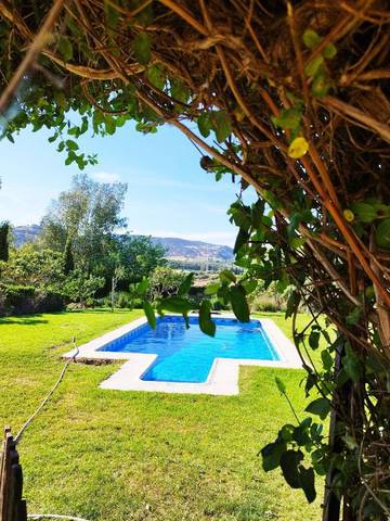 Casa de vacaciones para 6 personas, con vistas además de piscina y jardín en Serranía de Ronda