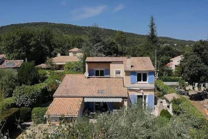 Villa pour 8 personnes, avec jardin ainsi que piscine et terrasse