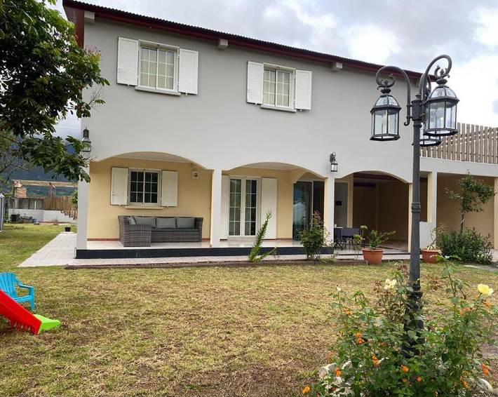 Maison de vacances pour 14 personnes, avec piscine ainsi que vue et jardin, adapté aux familles