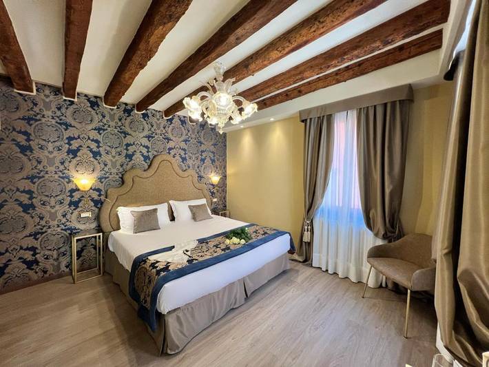Chambre d’hôte pour 2 personnes, avec Terrasse dans Place Saint Marc - 2