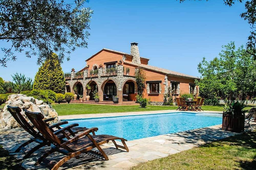 Ideal villa in Peralada with private pool and fantastic garden with barbecue in Peralada, Upper Empordà