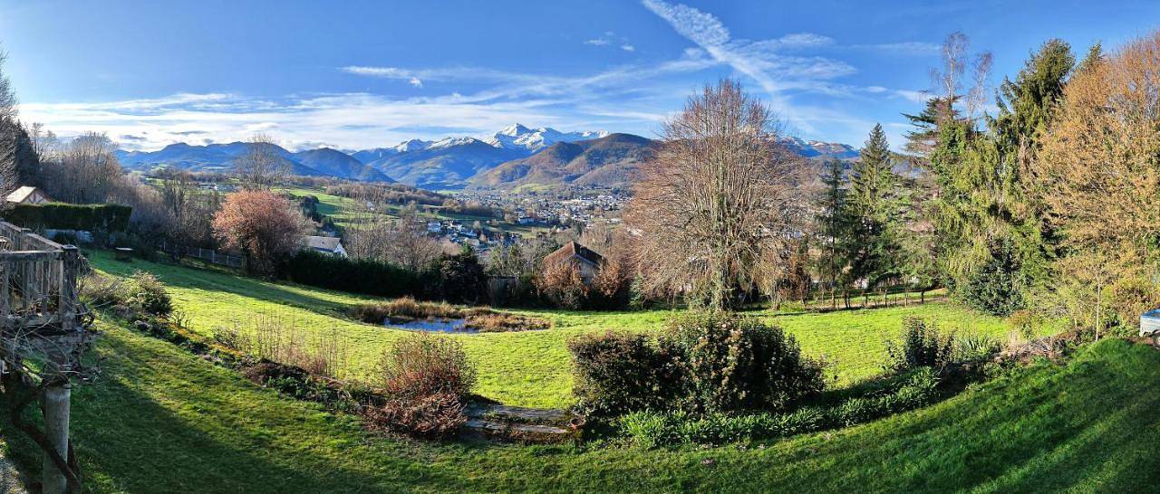 Charmante maison d'hôtes de vacances - Hi Pyrenees - Jardin privé de 4000 m2 face au Pic du Midi in Bagnères-de-Bigorre, Hautes-Pyrénées