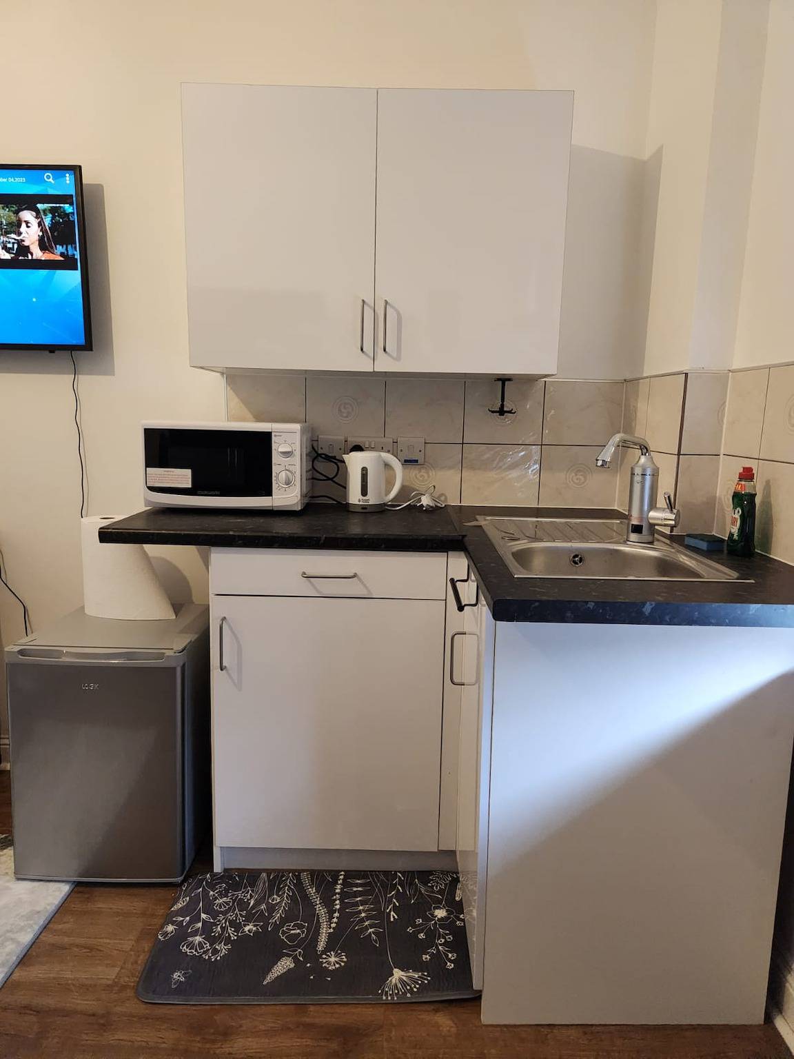 Entire holiday apartment, Studio - Sleeps 2 - Parking - Wifi in Stone (Dartford), Dartford