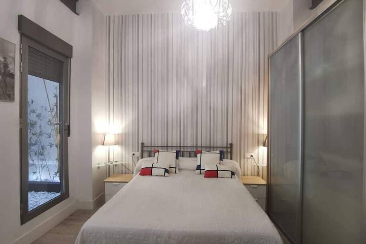 Ganze Wohnung, Luxuriöses Appartement Mit WIFI Privater Sonnenterrasse & Jacuzzi Im Stadtzentrum in Valencia City Centre, Valencia