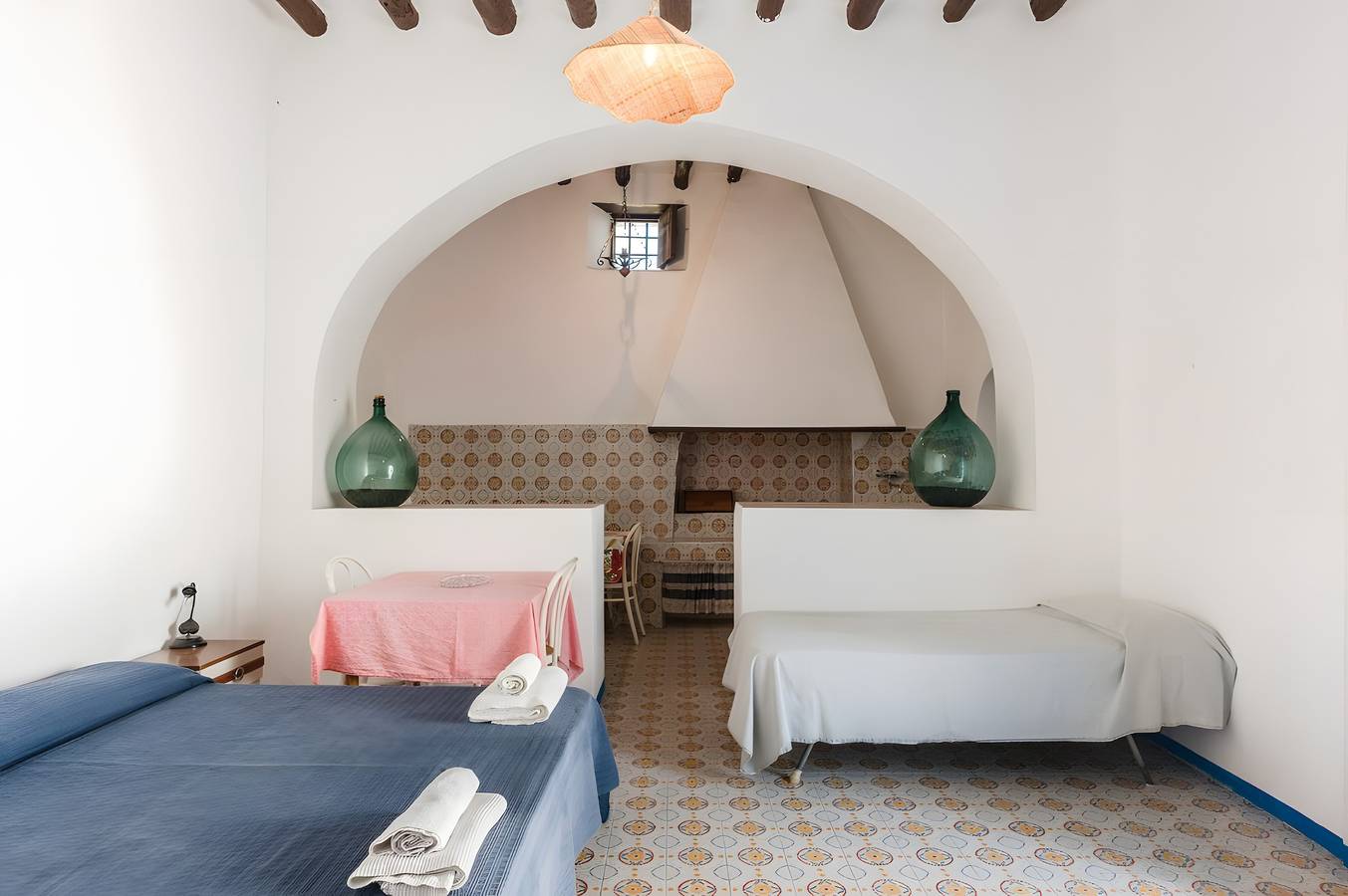 Entire apartment, Apartment 'Quadara - Il Palmento' with Sea View, Private Terrace, and Shared Garden in Santa Marina Salina, Salina