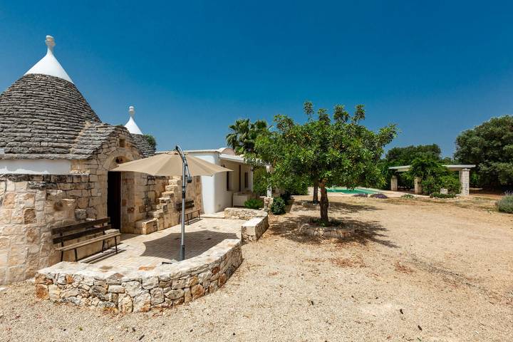 Trullo per 7 persone, con piscina a San Michele Salentino