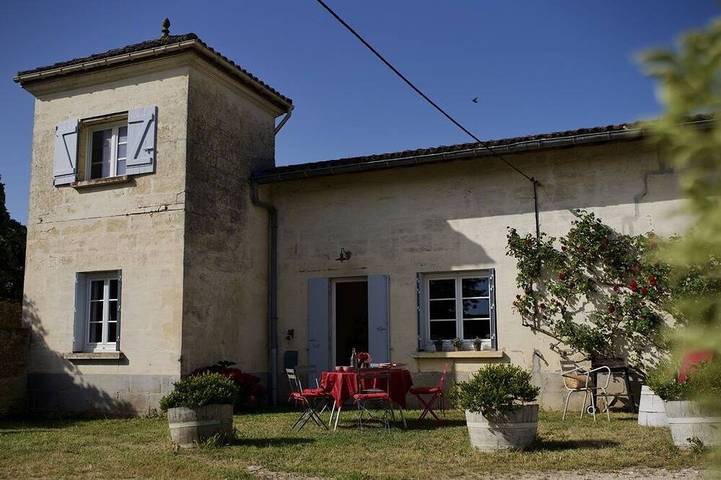 Location de vacances pour 5 personnes, avec jardin et piscine à Néac