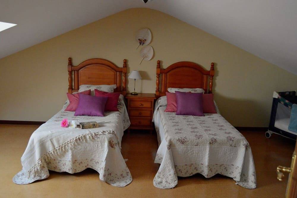 House ideal for large families, in a quiet place, 5 minutes from the beach! in Poio, Rías Baixas