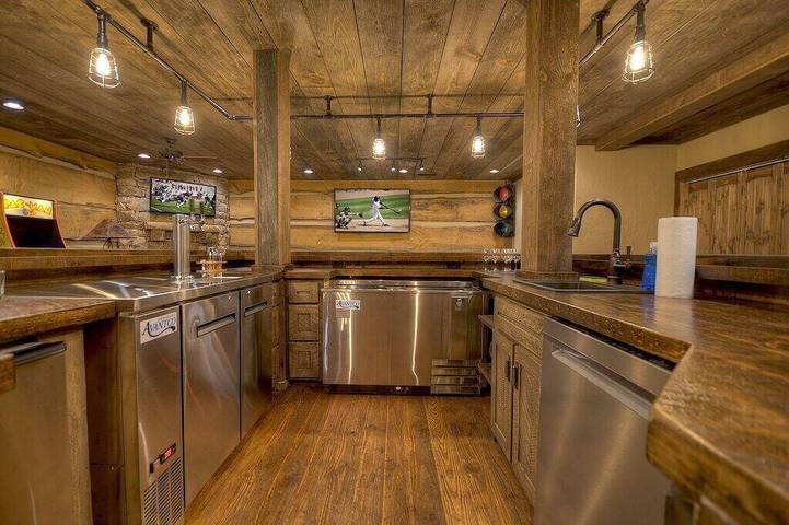 Cottage for 33 people, with hot tub and yard in Georgia