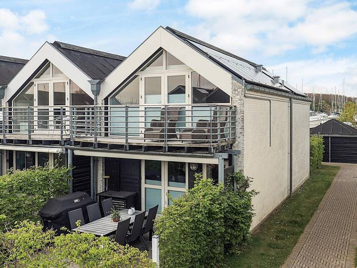 Ferieudlejning for 6 personer, med balkon og have, børnevenlig i Køge