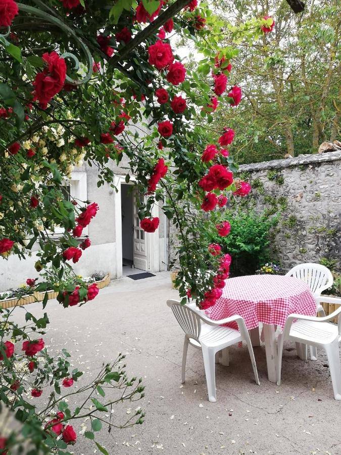 Gîte pour 6 personnes, avec jardin à Courbouzon