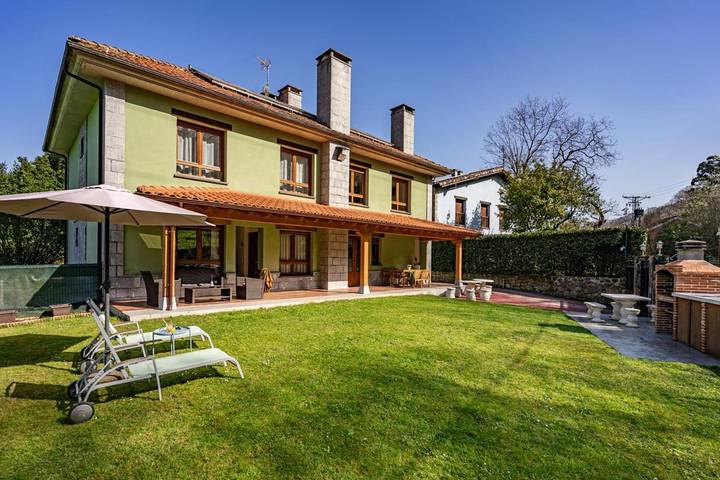 Aparthotel para 3 personas, con Terraza y Jacuzzi además de Jardín y Piscina en Llanes