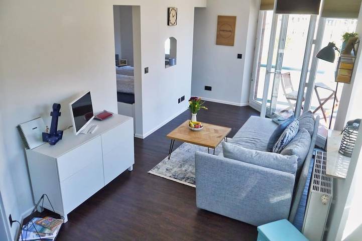 Ganze Wohnung, Zentrale Ferienwohnung am Husumer Hafen mit Balkon in Husum Hafen, Husum