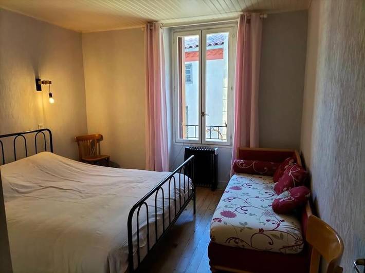 Location de vacances pour 8 personnes, avec jardin ainsi que vue et piscine, animaux acceptés à Puilaurens - 3