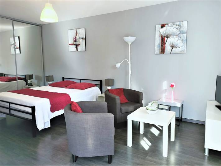 Location de vacances pour 2 personnes, avec terrasse et piscine à Aix-les-Bains