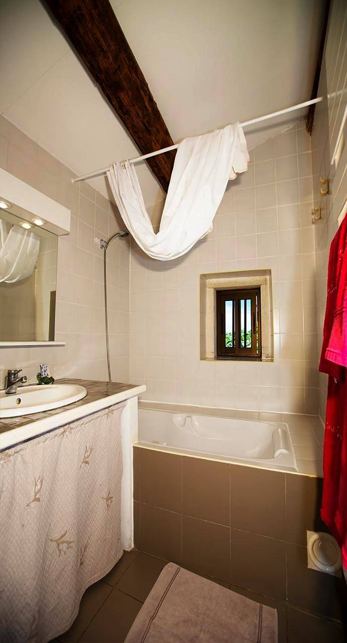 Double Room with Private External Bathroom in Bollène, Vaucluse