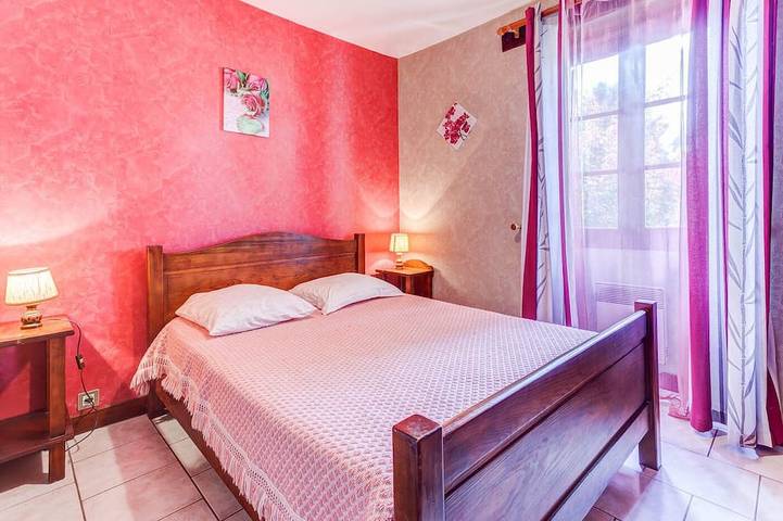 Location de vacances pour 6 personnes, avec jardin ainsi que piscine et balcon, animaux acceptés à Prats-du-Périgord - 3