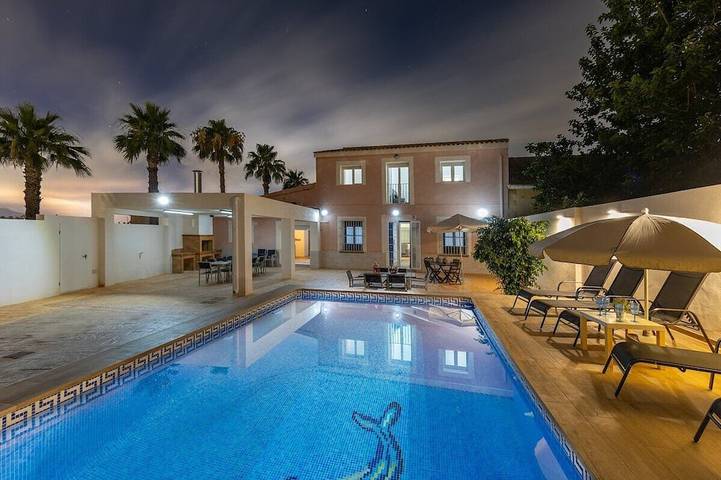 Ferienhaus für 16 Personen, mit Garten und Terrasse sowie Pool, mit Haustier