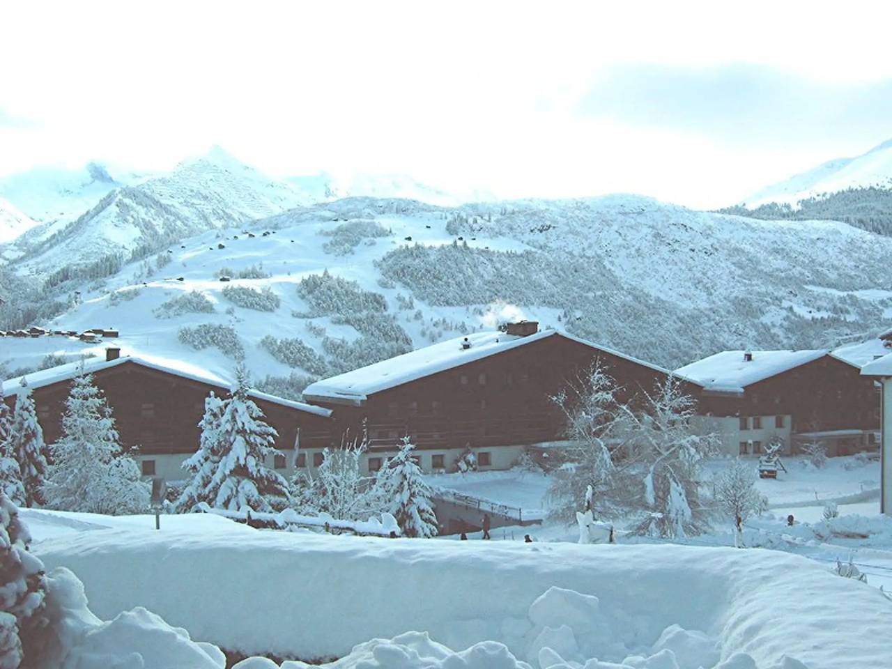 Ganze Wohnung, 1 Ausstellung 4 Personen in Disentis, Surselva