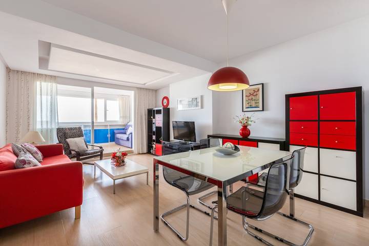 Hel lejlighed, Apartment 'En 1ª Línea De Playa' with Sea View, Shared Pool and Wi-Fi in Marbella Centre, Marbella