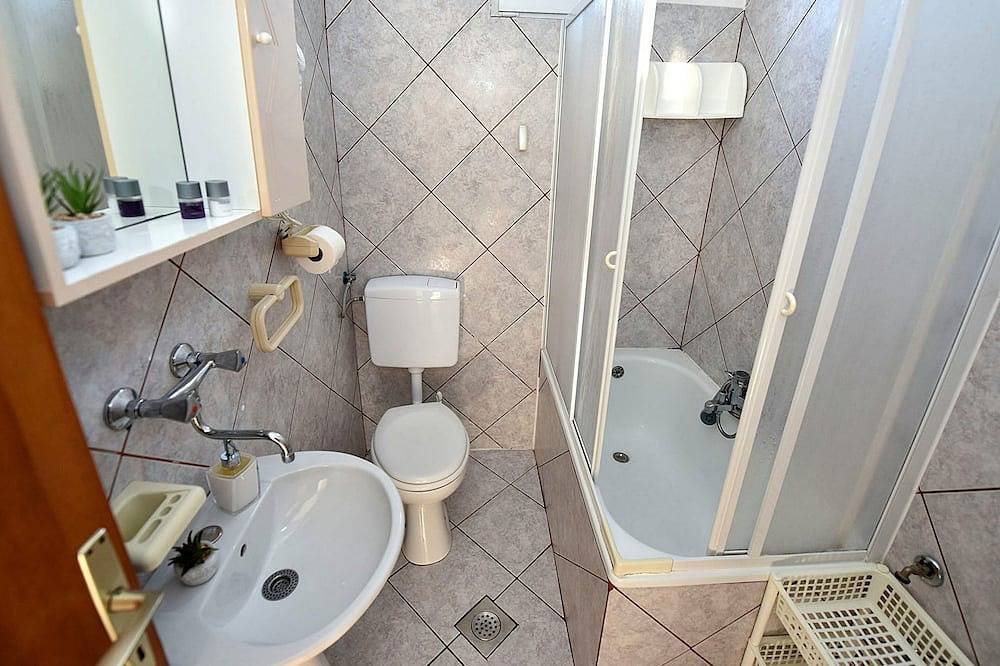 Entire apartment, Two bedroom apartment with balcony and sea view Mandre, Pag (A-23187-f) in Mandre, Pag Island
