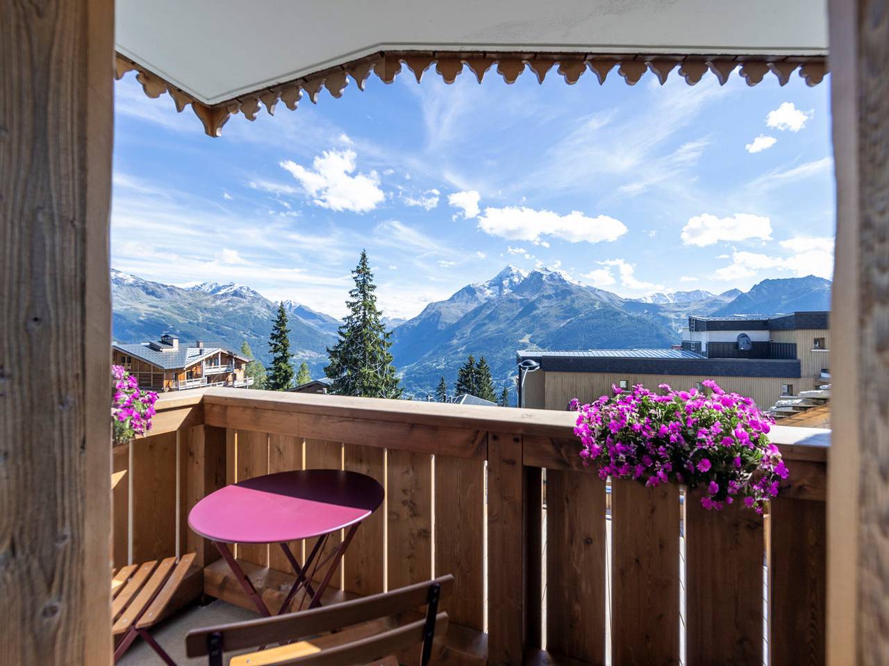 Appartement entier, Appart. de 3 ch. avec jacuzzi, Wi-Fi, parking, à 500m des pistes in La Rosière, Montvalezan