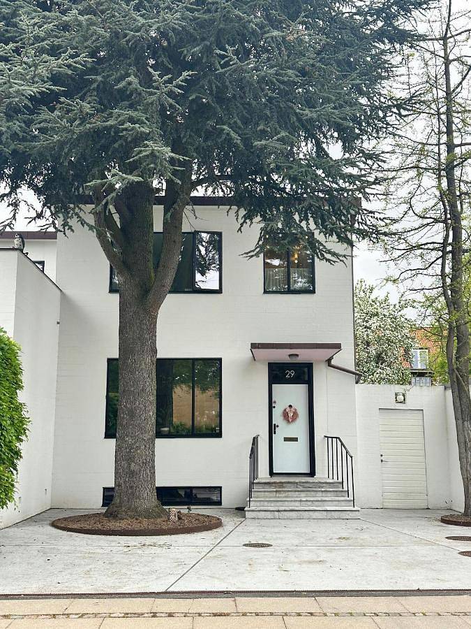 Functionalist Villa Near Svanemøllen Beach in Kopenhagen, Hovedstaden