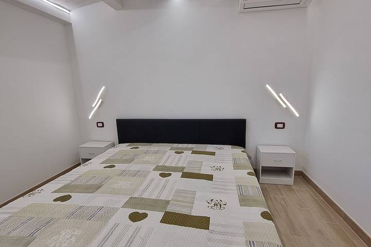 Appartamento intero, Newly renovated apartment with terrace, 5 minutes walk to the beach in Capo Passero, Portopalo di Capo Passero