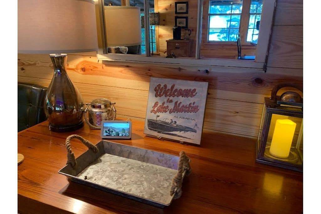 New! Water front lake cabin: totally updated with a private mountain lodge vibe! in Lake Martin