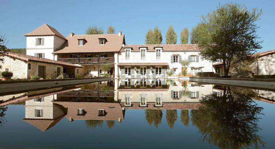 Hôtel pour 2 personnes, avec Terrasse et Jardin ainsi que Piscine et Vue à Antonne-et-Trigonant