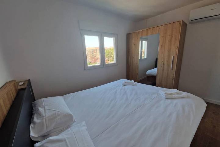 Entire apartment, Spacious 3 Bedroom Apartment with Balcony and Ac in Castellón in Castellón de la Plana, Costa del Azahar