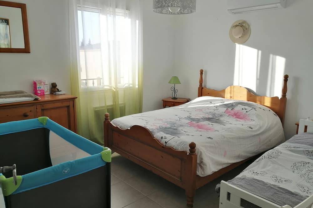 Fully air-conditioned Provencal house for family vacations! in Sérignan-du-Comtat, Vaucluse