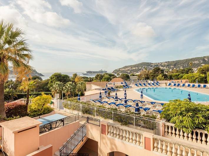 Camping pour 4 personnes, avec Balcon/Terrasse ainsi que Terrasse et Piscine