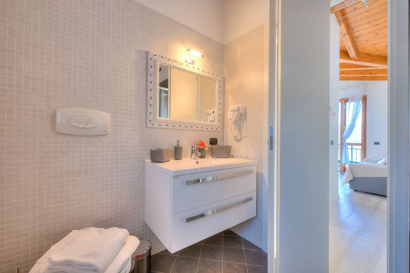 Ganze Wohnung, La Brezza Del Lago Maggiore with view in Ceresolo, Laveno-Mombello