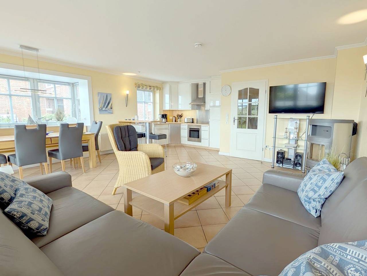 Ganze Ferienwohnung, Stockmannsweg 11b, Whg. 1 - Ferienwhg. mit 4 Zimmern, auf ca. 118m² im Eg mit Blick auf Meer und Strand. in Wyk auf Föhr (Stadt), Wyk auf Föhr