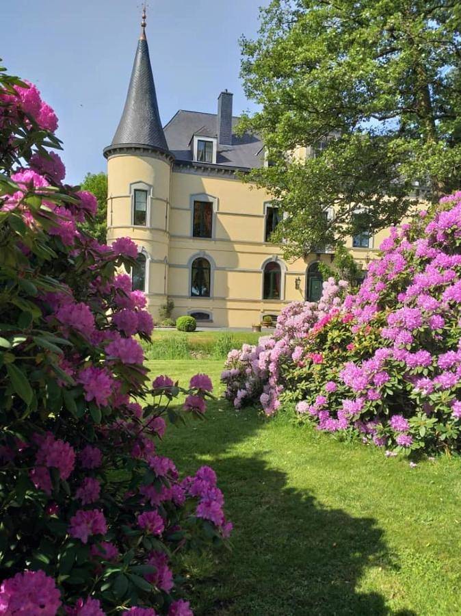 Chambre d’hôte pour 4 personnes, avec Terrasse et Jardin ainsi que Vue sur le lac et Vue à Bertrix