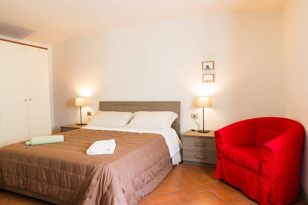 Entire apartment, The wisteria, elegant apt old town in Pistoia, Pistoia Province