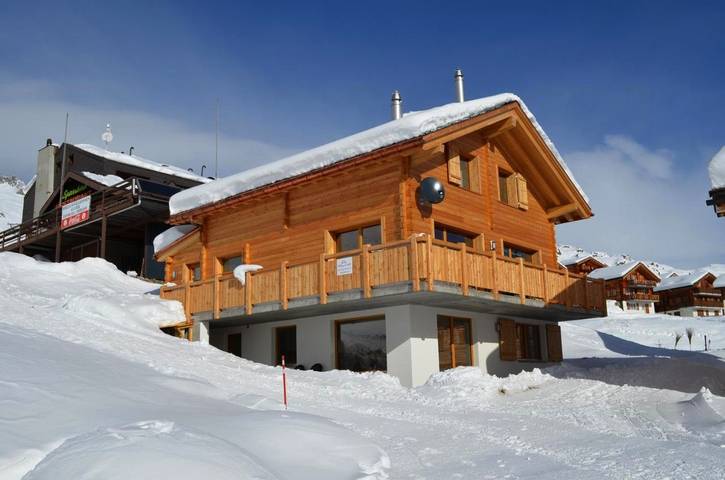 Ferienwohnung für 8 Personen, mit Balkon und Terrasse sowie Ausblick in Brig