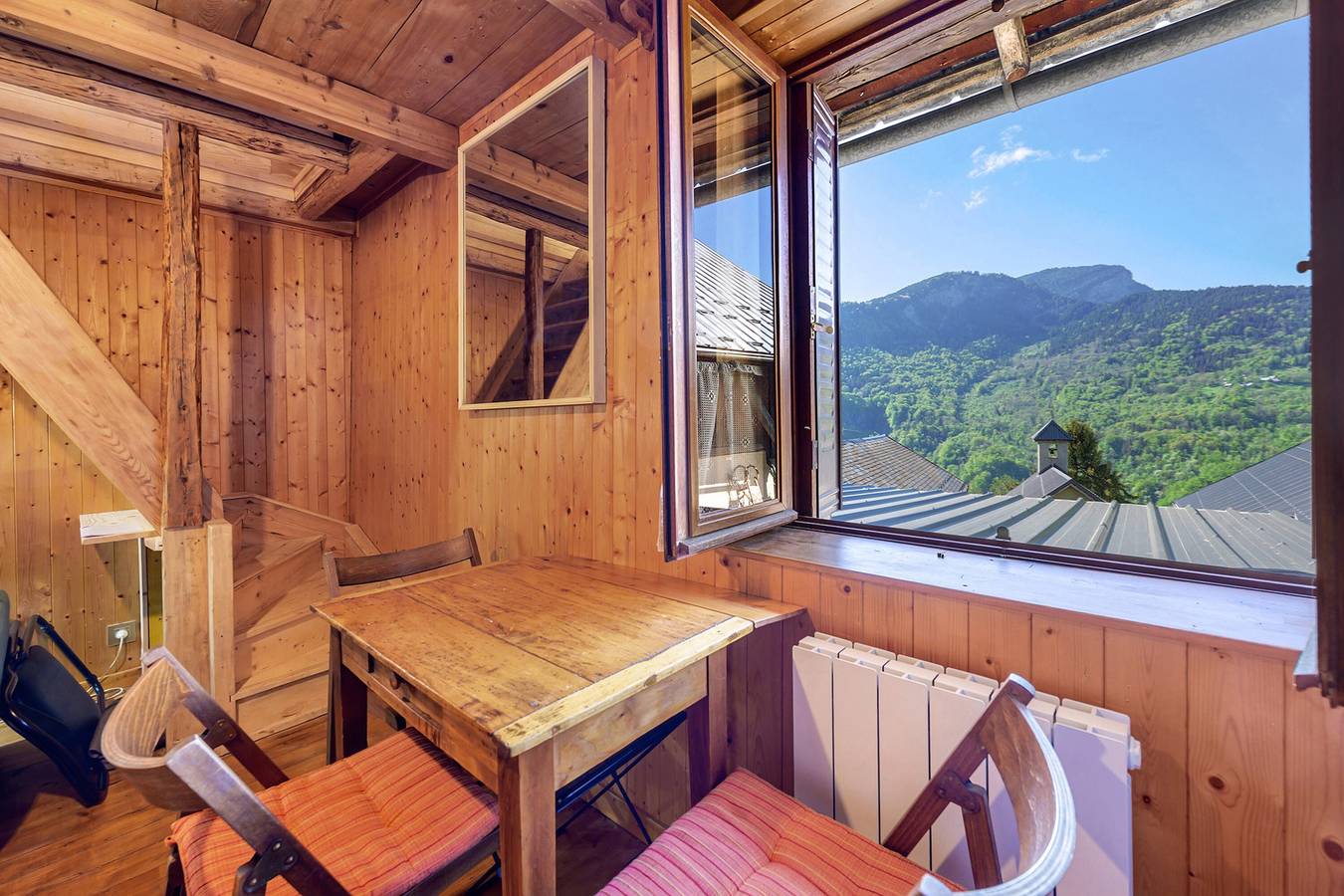 „Petit Chalet chez Gaston“ mit Bergblick, kostenlosem Wlan und Klimaanlage in Montaimont, Region Saint-Jean-de-Maurienne