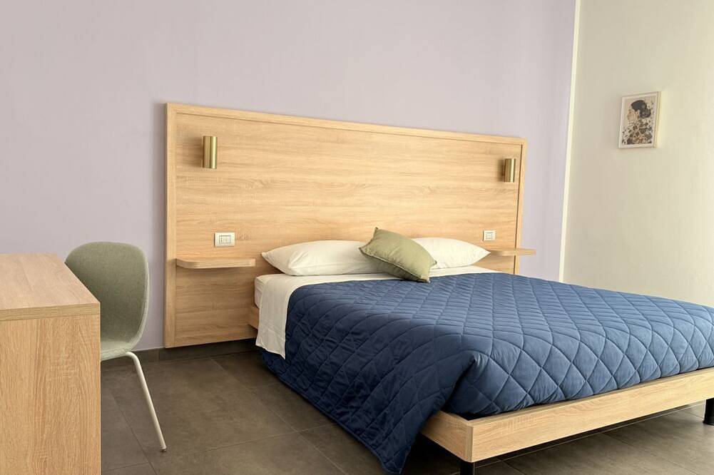 Apartamento entero, Discover Apartment Lorenzo, an elegant residence situated in a quiet area just 15 minutes from Florence. Tastefully furnished with high-end finishes, this apartment is designed for those seeking a refined environment that meets every need.Perfect for fam in Prato, Provincia de Prato