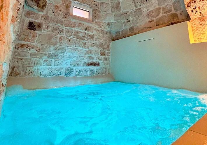 Casa vacanza per 2 persone, con giardino e idromassaggio nonché piscina in Puglia