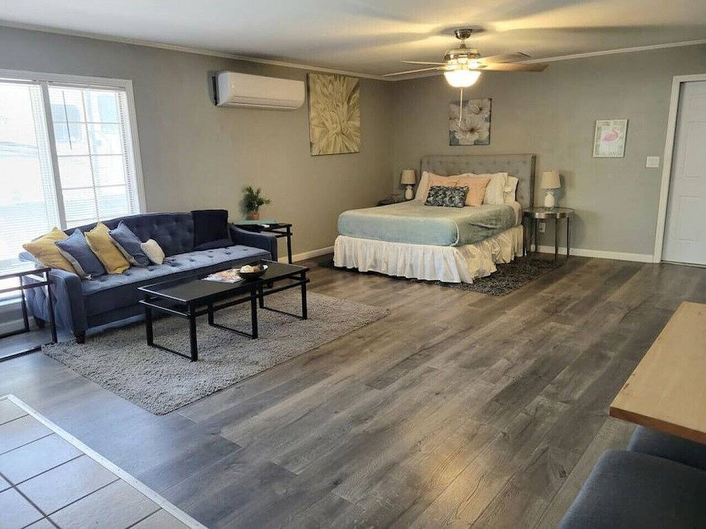 Ganze Wohnung, Stylish & Spacious Studio Suite – Minutes from the Strip! in Paradise, Nevada