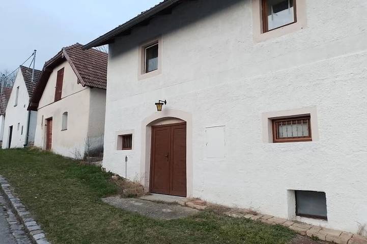 Ganze Wohnung, Gemütliche Ferienwohnung mit Weinkeller in Althöflein, Großkrut