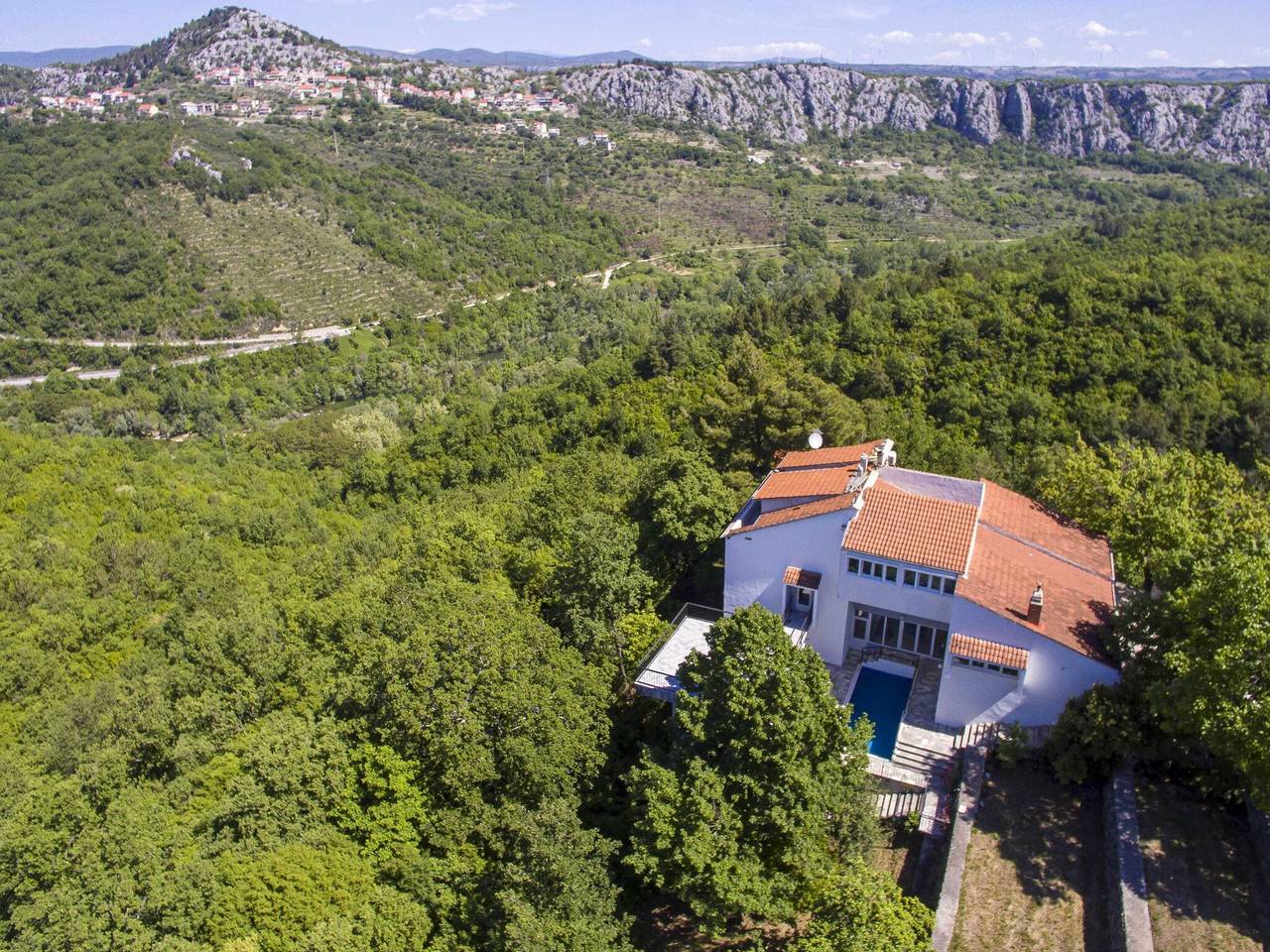 Villa Green Castle - Five bedroom villa with swimming pool in Slime, Dalmatinisches Zagora