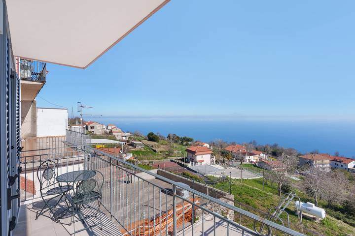 Sea View Vento Room: Sea View, Wi-Fi, Air Conditioning in Pianillo, Agerola