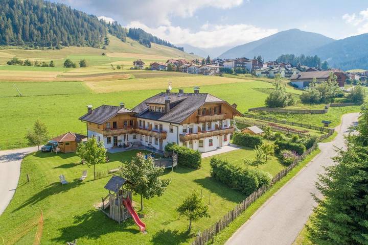 Chambre d’hôte pour 5 personnes, avec sauna ainsi que jardin et vue, animaux acceptés à Dobbiaco