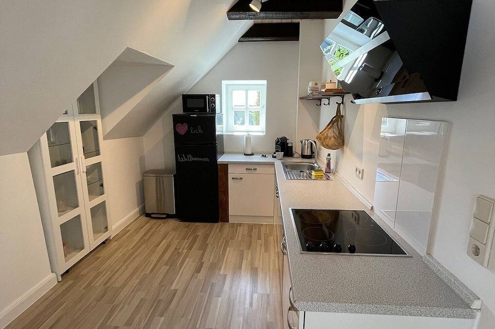 Pauerhof Ferienwohnungen. Moderne Wohnung im historischen Anwesen mit Balkon in Bad Nenndorf, Landkreis Schaumburg